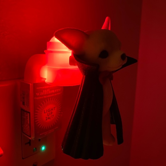 NEW~BBW~Vampire Chihuahua Plug-In - Picture 4 of 4